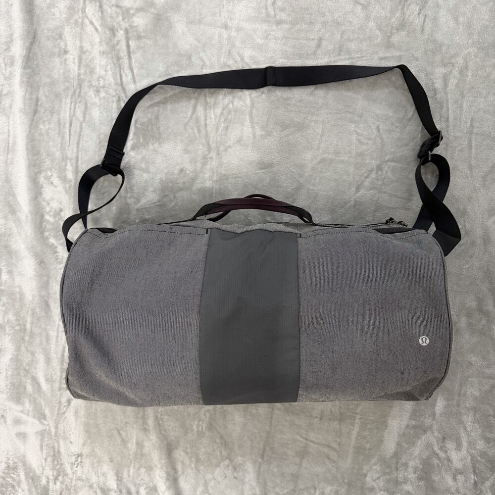 Lululemon RARE Crosstrain Barrel Men's Duffle Gym Bag, Gray And Maroon